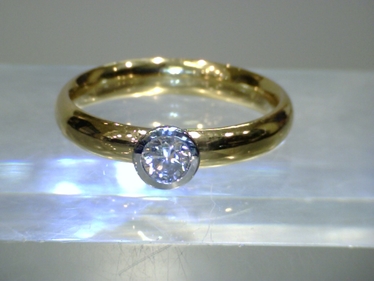 Solitär - Ring mit Brillant ca. 0,288 ct. 750 Gelbgold und Weißgold # 55