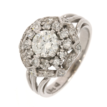 Ring mit Brillant ca. 1,10 ct. und 24 Diamanten ca. 0,48 ct. aus 750 Weißgold # 57