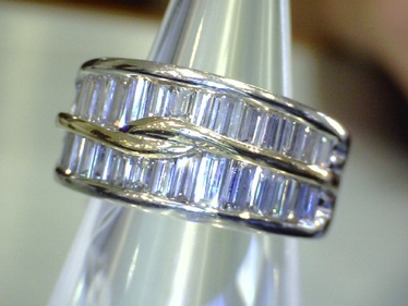 Ring mit Diamanten im Baguetteschliff ca. 2,24 ct. aus 750 Gelbgold / Weigold # 51