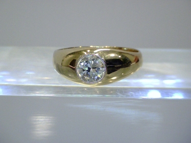 massiver Ring mit Brillant ca. 0,90 ct. aus 750 Gelbgold # 60