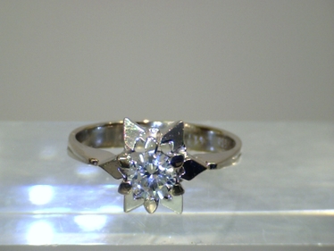 Ring mit Brillant ca. 0,40 ct. VSI/TCR 585 Weigold # 54