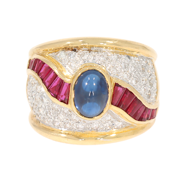 Bicolor Ring mit Saphir ca. 1,40 ct., 14 Rubine ca. 0,66 ct. und 49 Brillanten ca. 0,49 ct. aus 750 Gelbgold / teilrhodiniert # 52