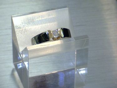 massiver Ring mit Brillant ca. 0,15 ct. aus 750 Gelbgold # 50