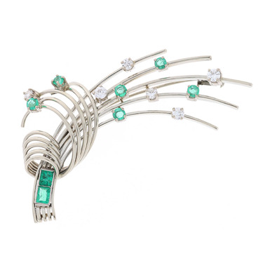 Brosche mit 6 Diamanten im bergansschliff ca. 0,62 ct. und 8 Smaragde ca. 0,86 ct. aus 750 Weigold