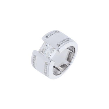 Ring mit Diamant im Princessschliff ca. 1,30 ct. und 28 Diamanten ca. 0,14 ct. aus 750 Weigold # 53