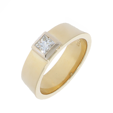 Ring mit Diamant im Princessschliff ca. 0,35 ct. aus 750 Gelbgold # 56