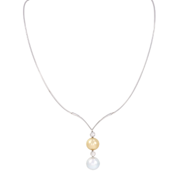 Collier mit zwei Brillanten ca. 0,14 ct. und zwei Perlen aus 750 Weißgold 42 cm